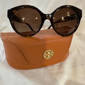 Tory Burch Polarized tortoise Sunglasses w/Case